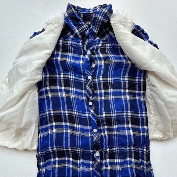 Amy Byer blue white plaid tunic button up shirt white fuzzy vest‎ girls 16 - Picture 4 of 15